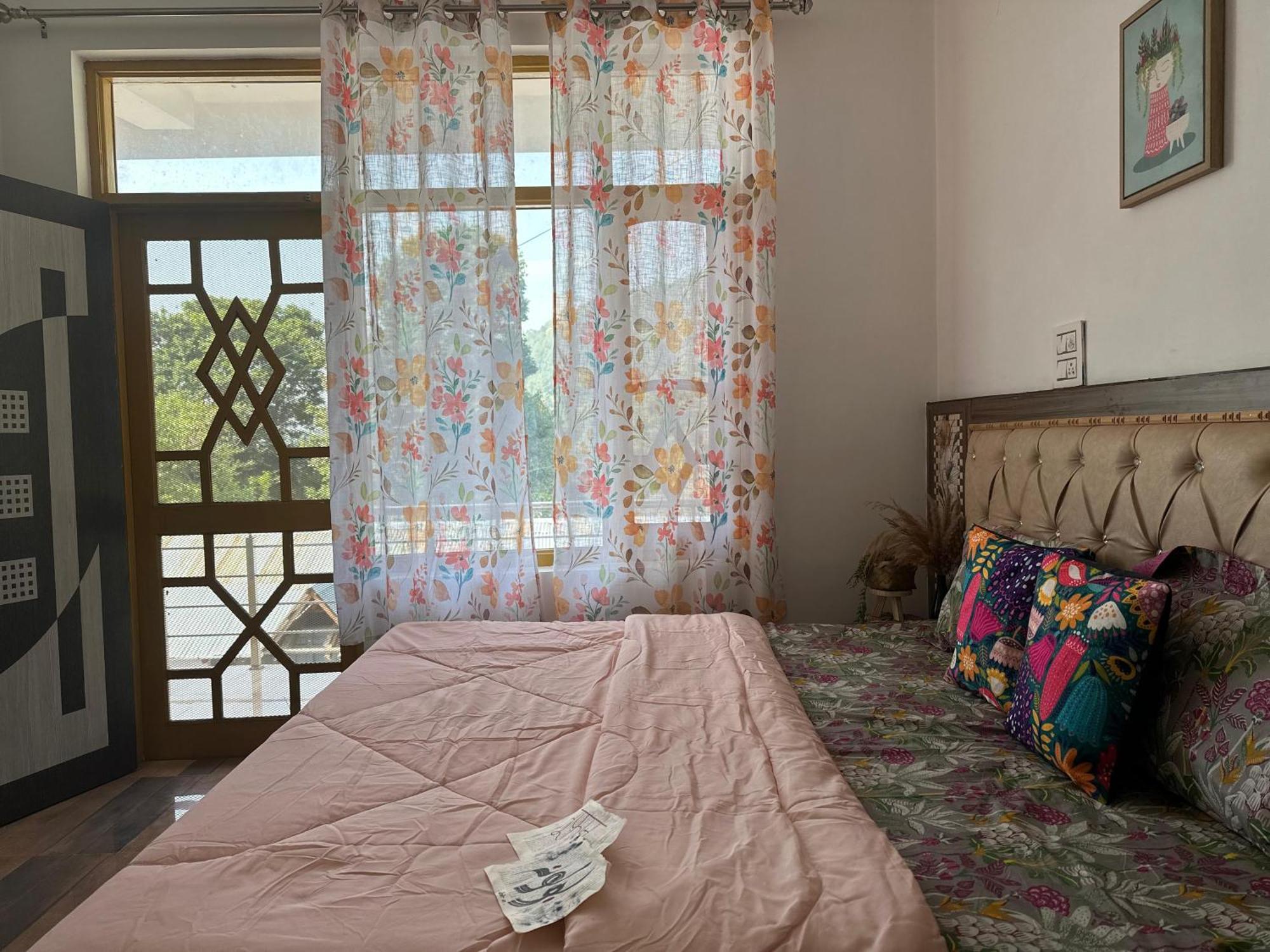 La Casa By Cosmic Kriya Hostel Bir  Exterior photo